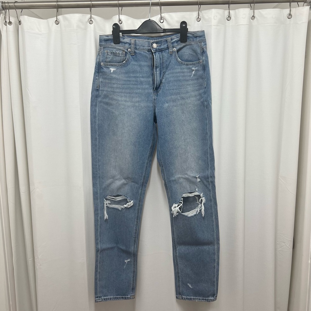 NWOT Women’s Blue Distressed Jeans